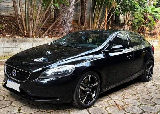 VOLVO V40 2.0 T5 R DESIGN TURBO GASOLINA 4P AUTOMÁTICO VOLVO V40 2.0 T5 R DESIGN TURBO GASOLINA 4P AUTOMÁTICO